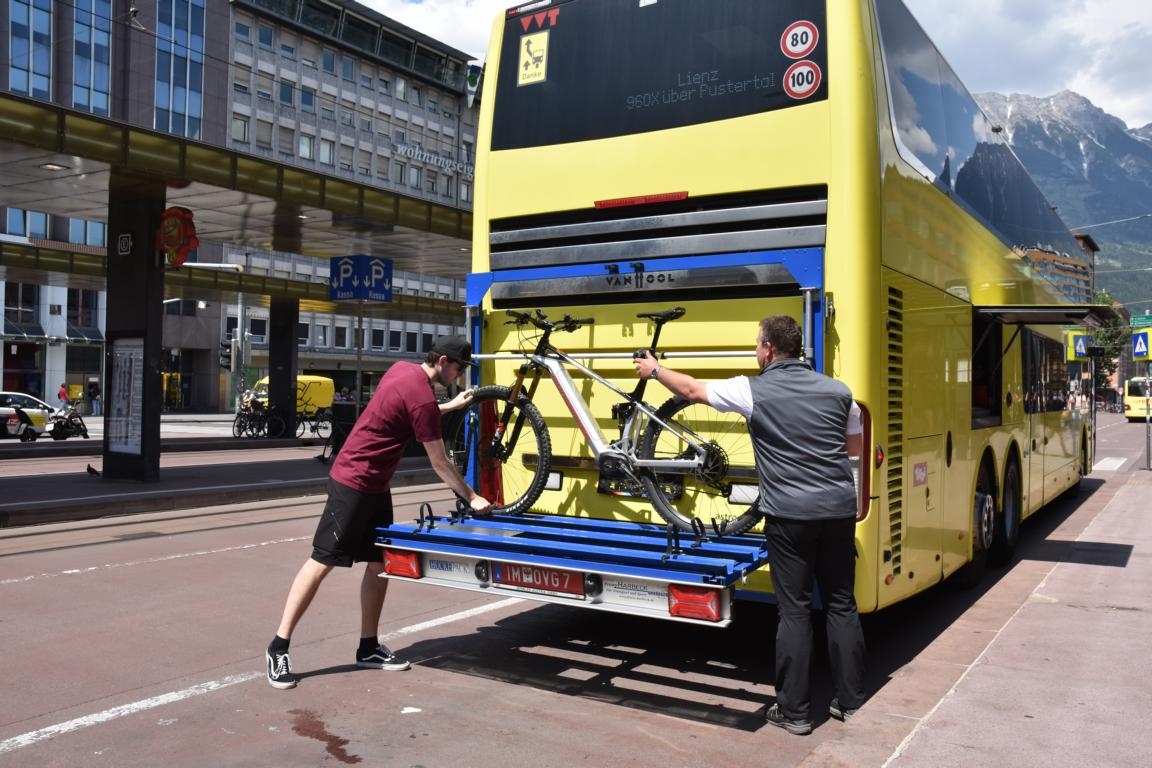 Express-Bus Lienz-Innsbruck nimmt auch R&auml;der mit