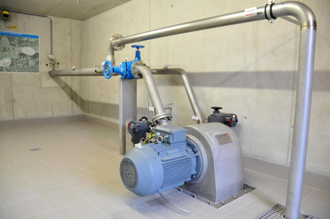 Energie aus Trinkwasser: von der Turbine ins Glas