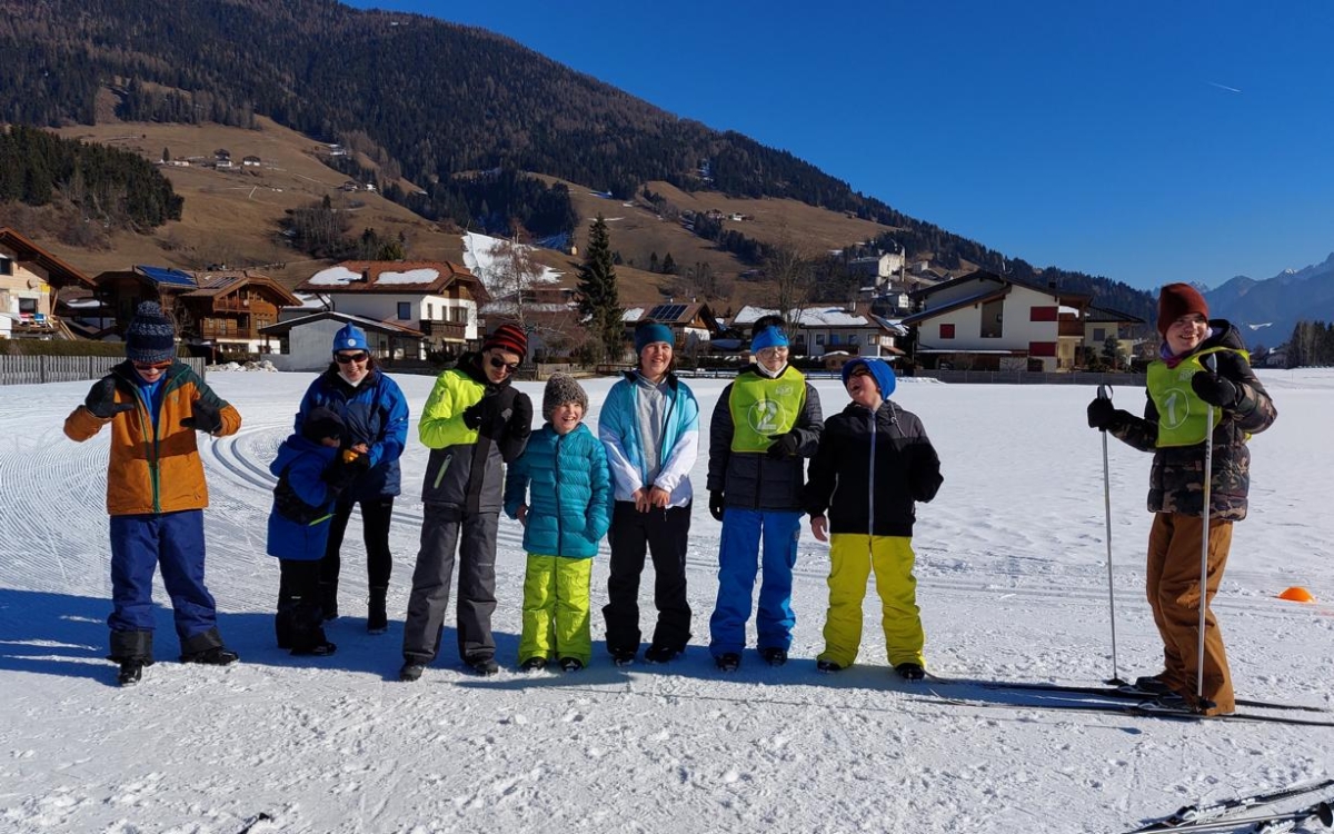 Sillianer Sondersch&uuml;lerInnen flott auf der Loipe