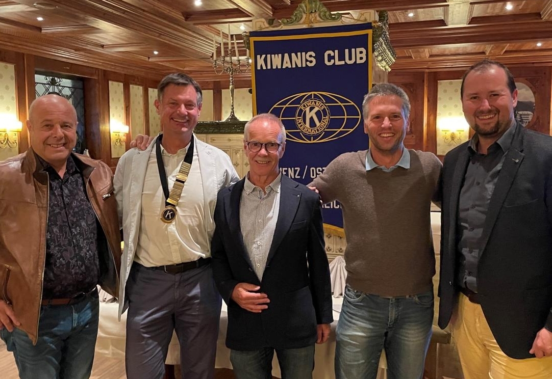 Amts&uuml;bergabe im Kiwanis Club Lienz