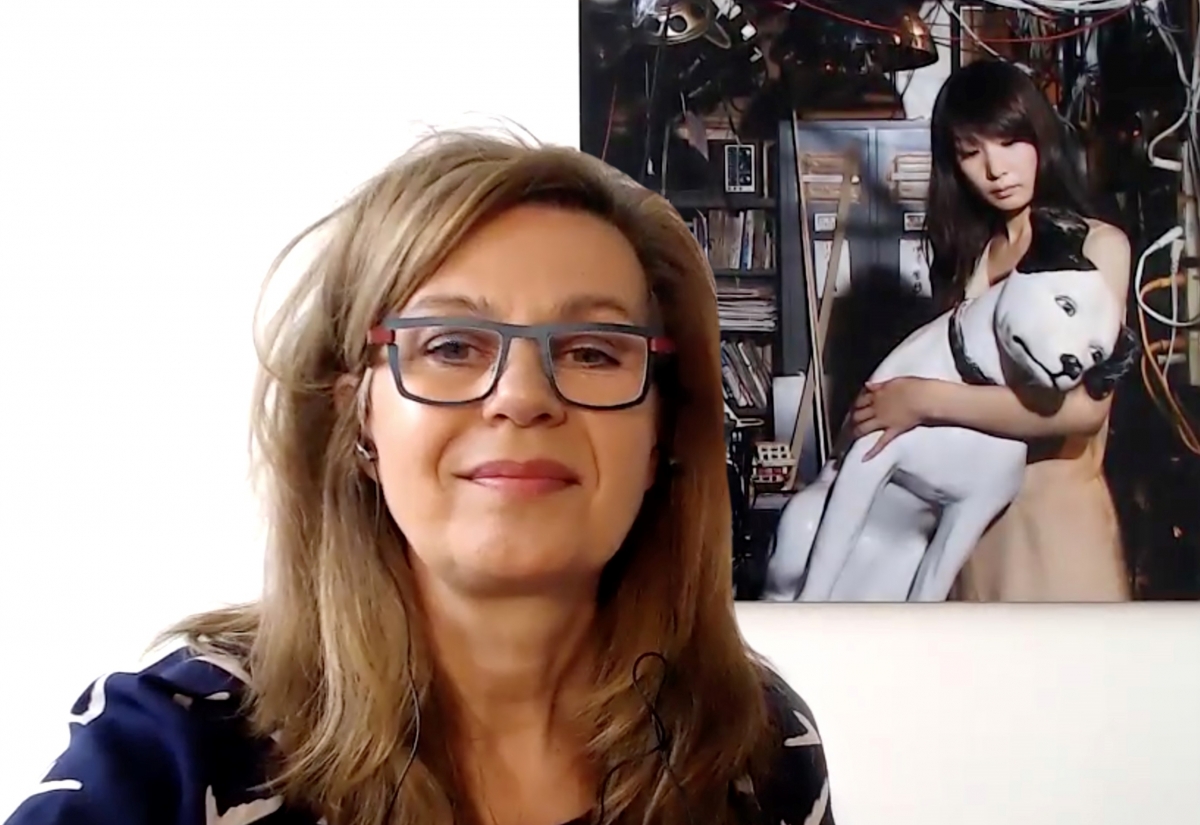 Margret Wibmer &uuml;ber die Begegnung von Stoff und K&ouml;per