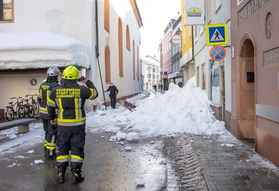 Gefahr f&uuml;r Dachlawinen steigt wieder am Wochenende