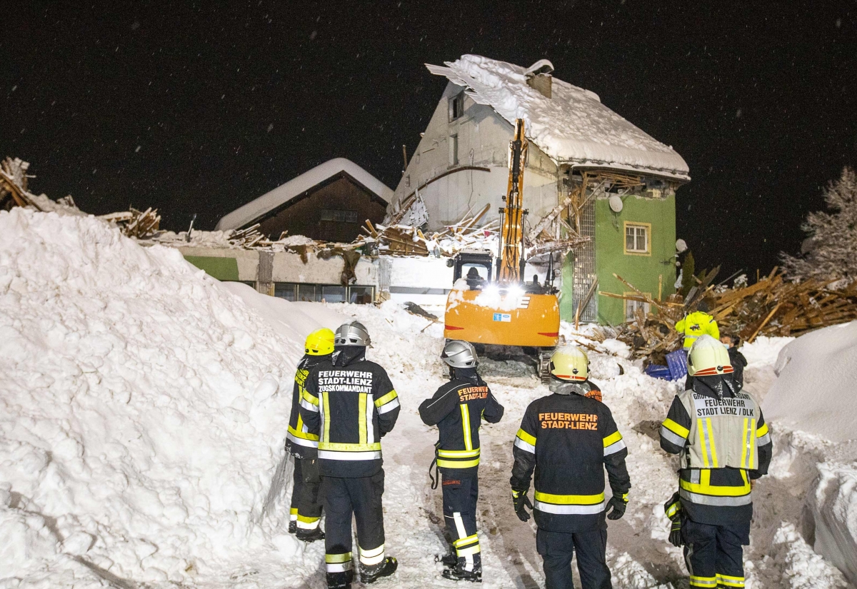 Halle in Lienz st&uuml;rzte ein