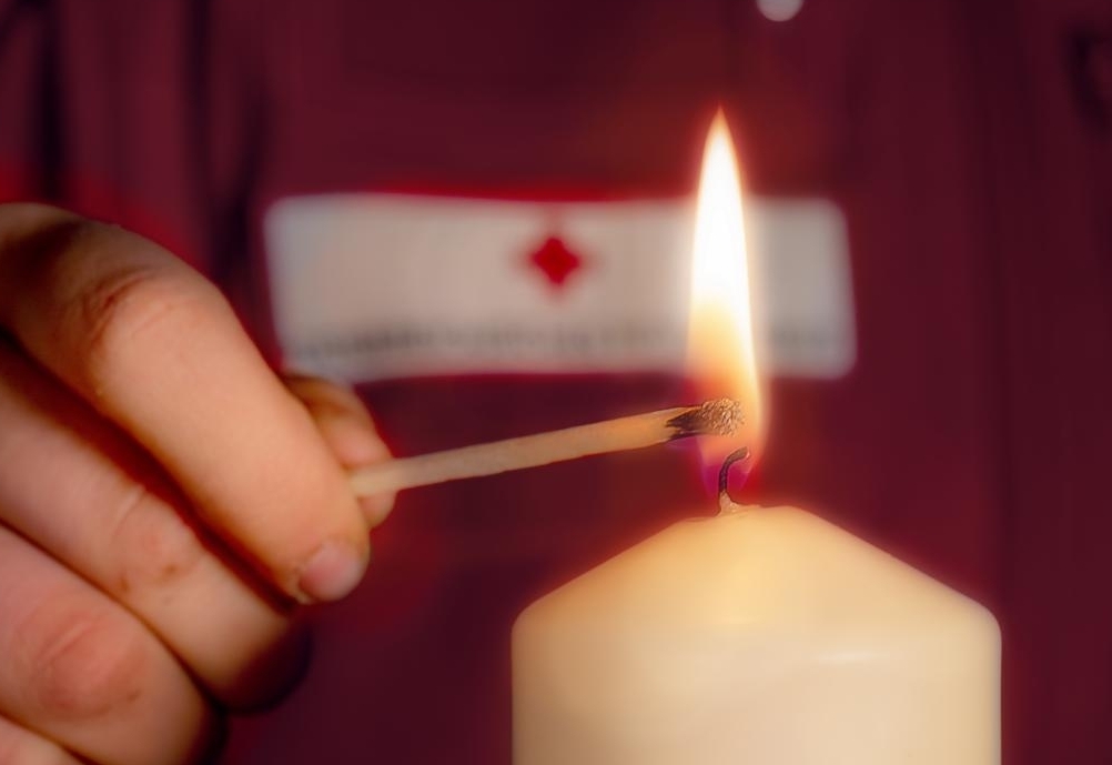 Rotes Kreuz Osttirol verteilt Friedenslicht am 24. Dezember