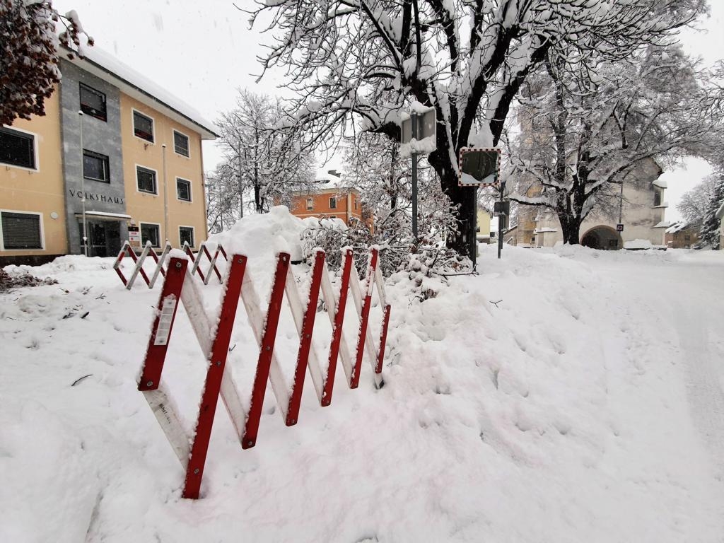 Vorsicht vor Dachlawinen und Schneebruch