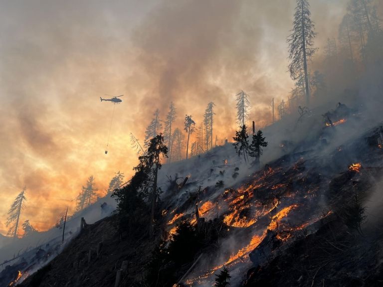 Waldbrand in Sillian unter Kontrolle, L&ouml;scheinsatz l&auml;uft