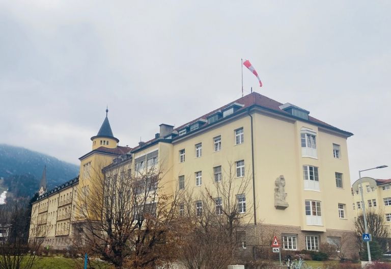 Nur noch wenige freie Covid-Betten im BKH Lienz