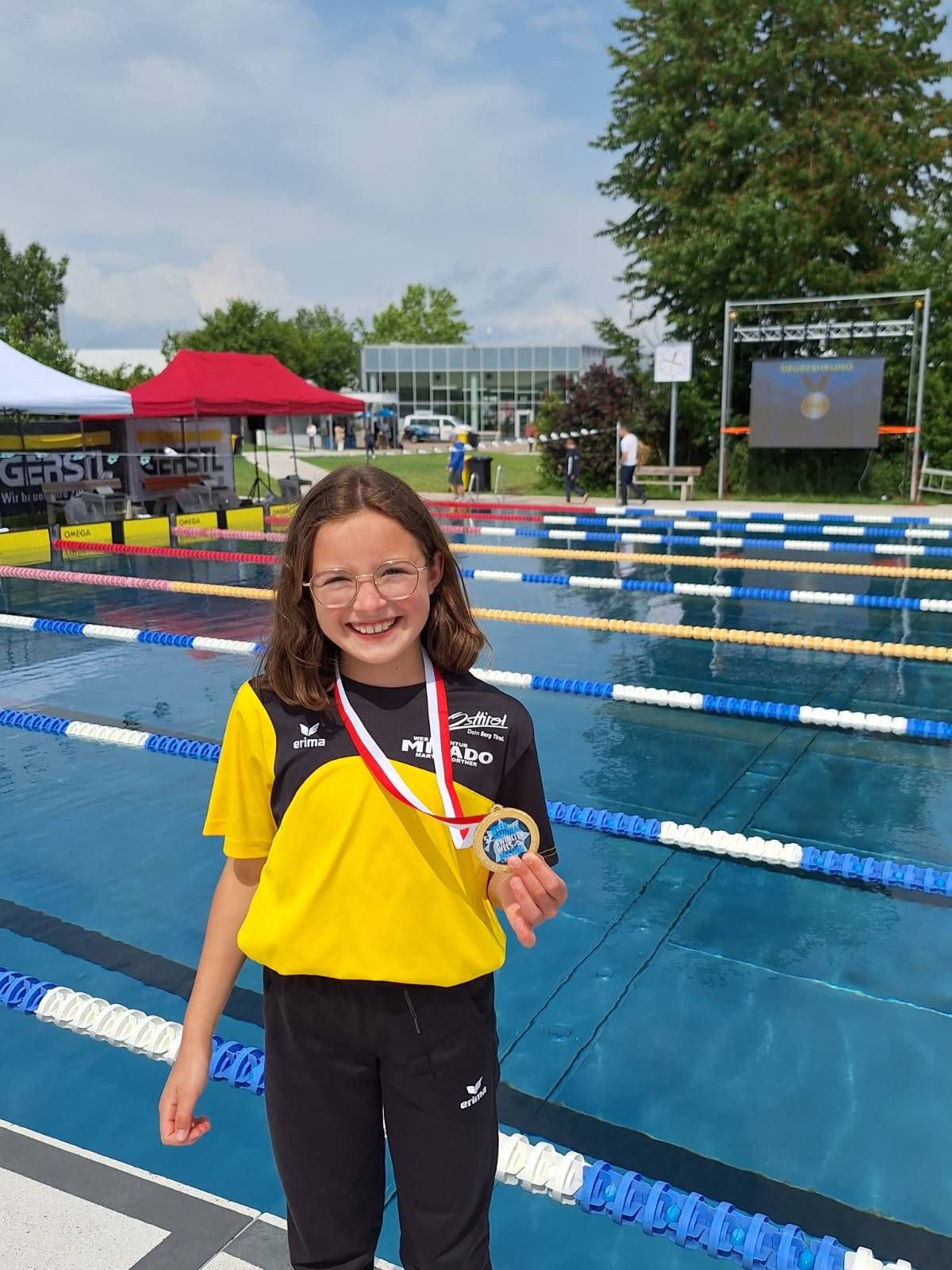 Julia Salcher von der SU Osttirol mit ihrer Goldmedaille in Wels. Foto: SU Osttirol