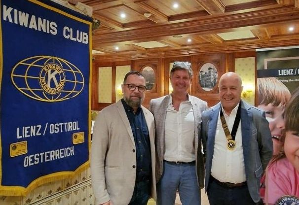 Amts&uuml;bergabe beim Kiwanis Club Lienz