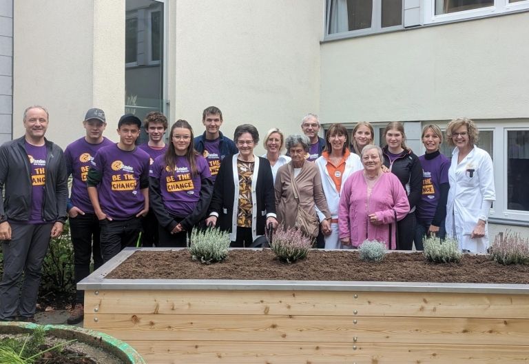 Jugendliche haben aufger&auml;umt, repariert und gegartelt