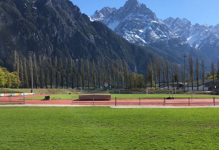 Fu&szlig;ballpl&auml;tze bleiben noch l&auml;nger leer