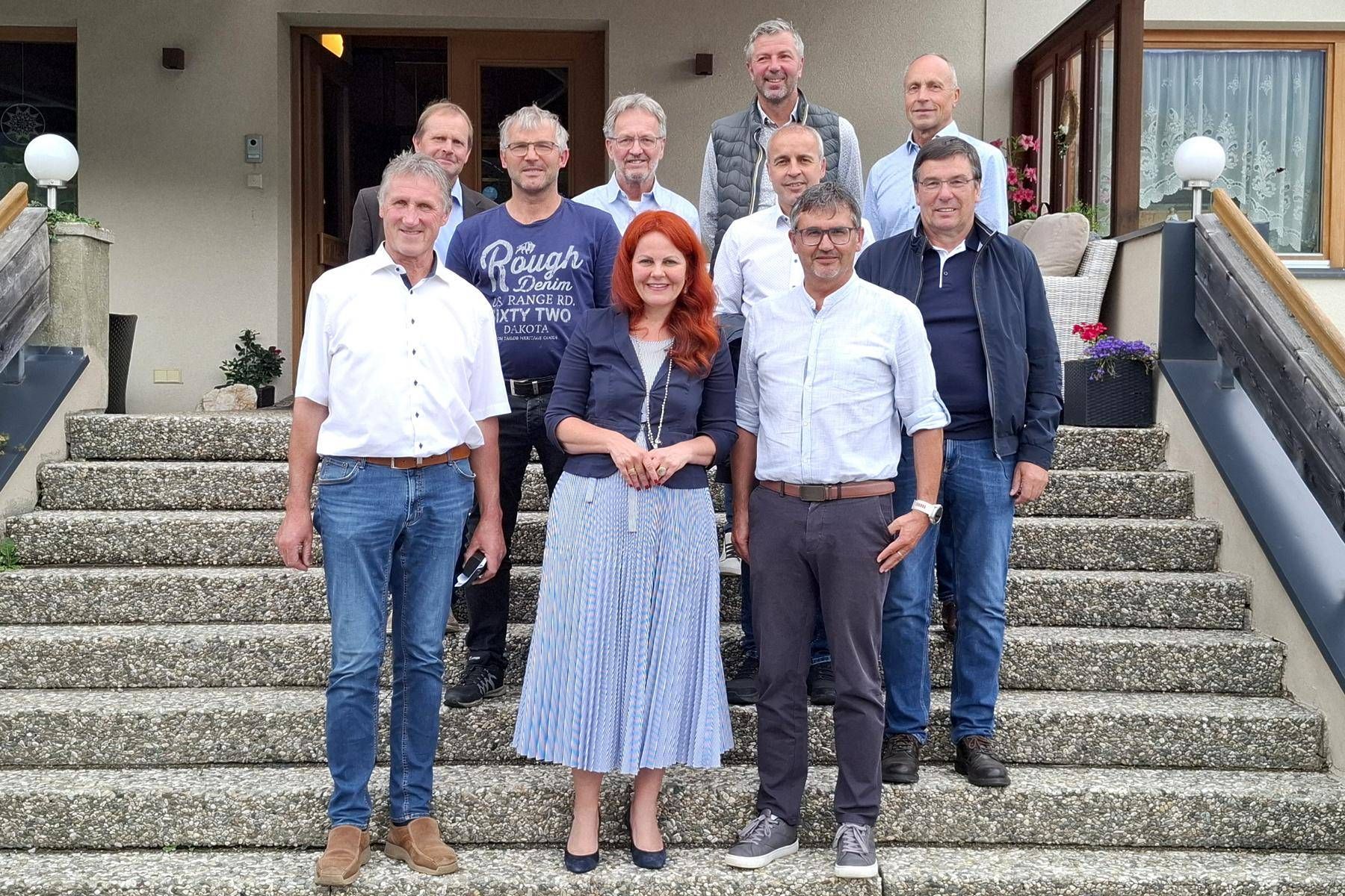 Landesr&auml;tin Hagele mit den B&uuml;rgermeistern im PV Osttiroler Oberland. Foto: Land Tirol