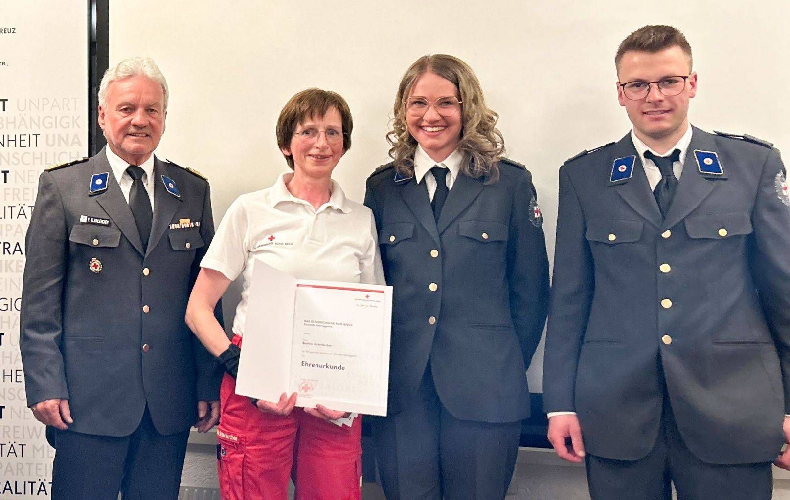 v.l.: Bezirksstellenleiter Egon Kleinlercher, Beatrix Unterlercher, Ortsstellenleiterin Valentina Erlsbacher, Ortstellenleiter Stv. Marzell Veiter