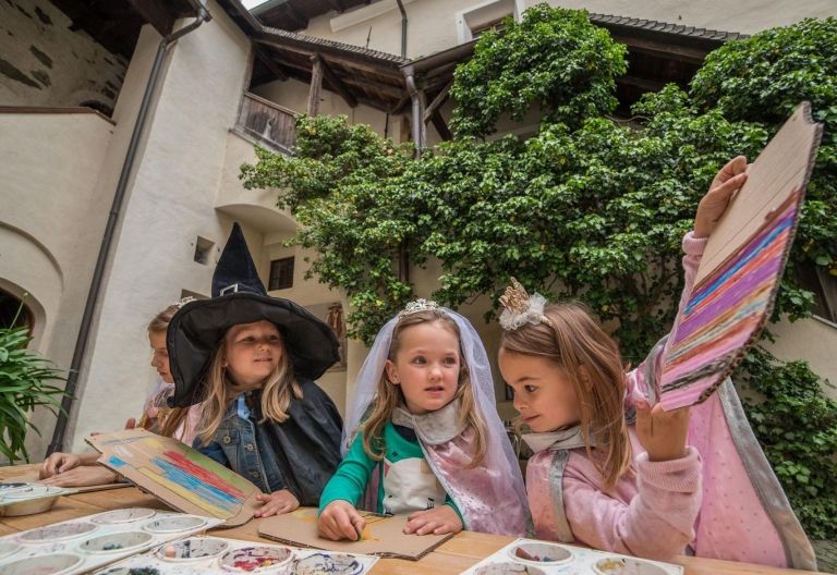 Buntes Kinderprogramm in Schloss Bruck