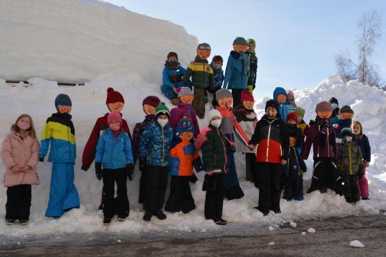 Fans aus Holz f&uuml;r Nachwuchs-Biathlon-WM in Obertilliach