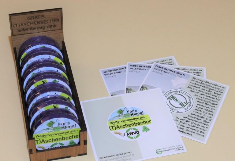 Mit Taschenbechern gegen umweltsch&auml;dliche  Zigarettenkippen