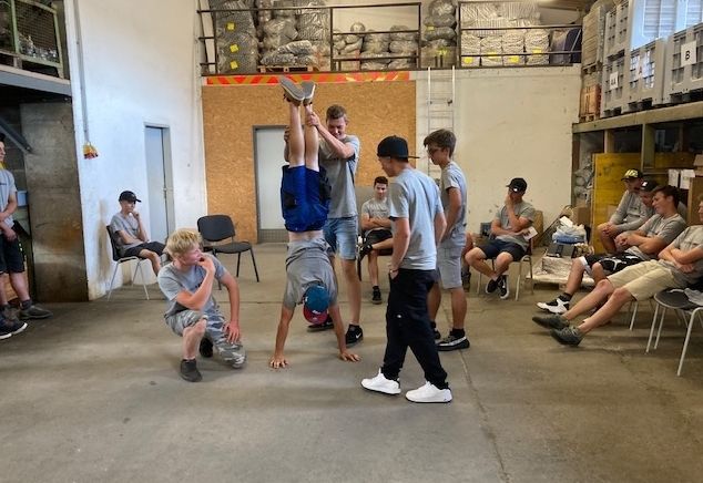 Lehrlinge &uuml;ben sich in Kultur