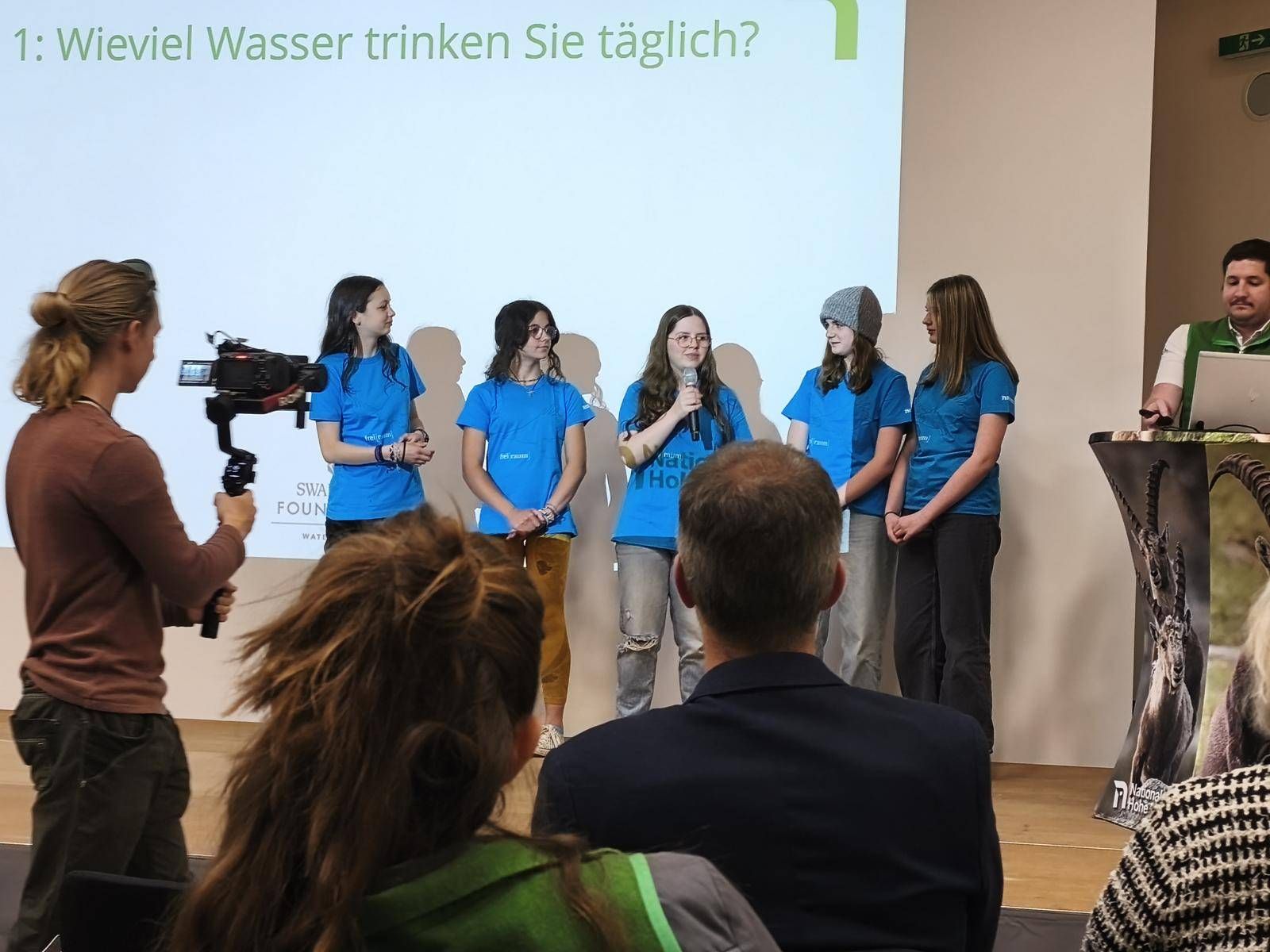 Die Wasserdetektivinnen bei der Pr&auml;sentation