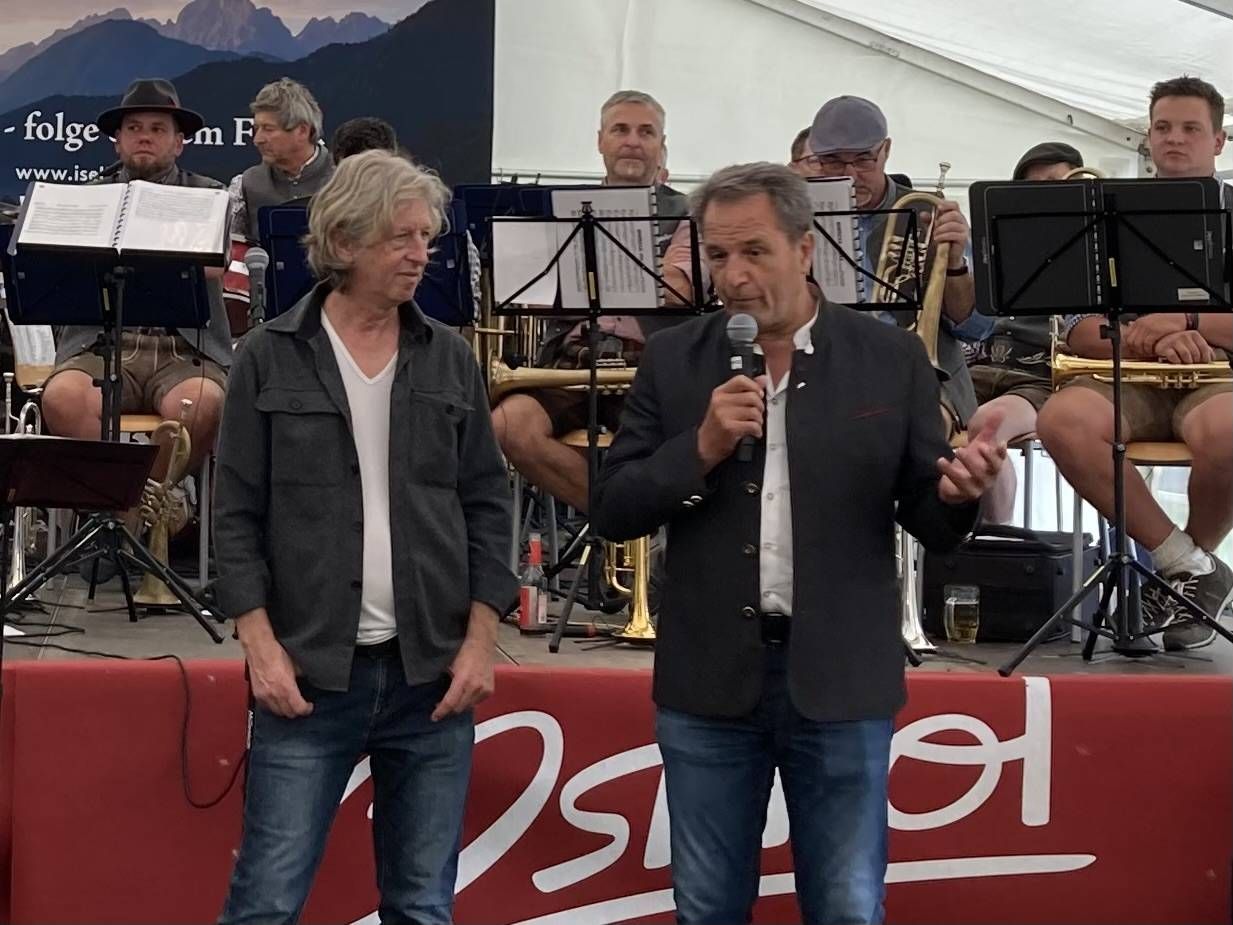 Landesumweltanwalt Johannes Kostenzer und TVB-Obmann Franz Theurl er&ouml;ffneten das Iselfest. Foto: Stangl