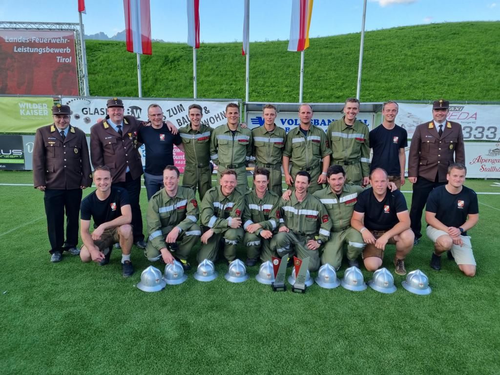 Bewerbsgruppe Matrei i. O.  mit Ehreng&auml;sten und Funktion&auml;ren, Foto: FF Matrei i. O.
