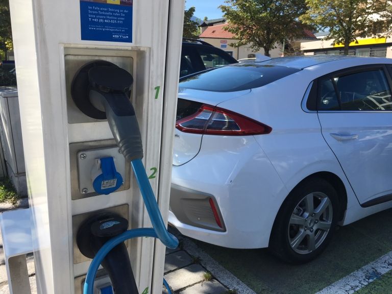 Tirol hat die meisten Ladestellen und den teuersten Sprit