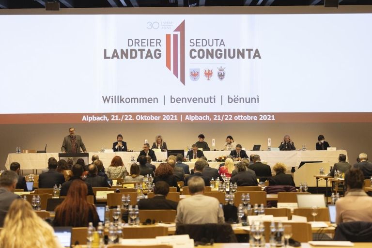 Dreier-Landtag beschlie&szlig;t &uuml;berregionales Wolfs-Monitoring