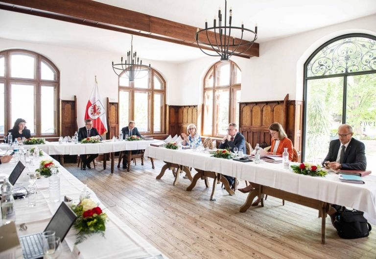 Land Tirol beschlie&szlig;t Ma&szlig;nahmen f&uuml;r leistbares Wohnen