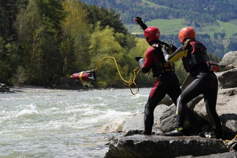 Gro&szlig;e &Uuml;bung der Einsatzkr&auml;fte an Drau und Isel