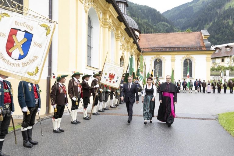 Land erneuert Herz-Jesu-Gel&ouml;bnis