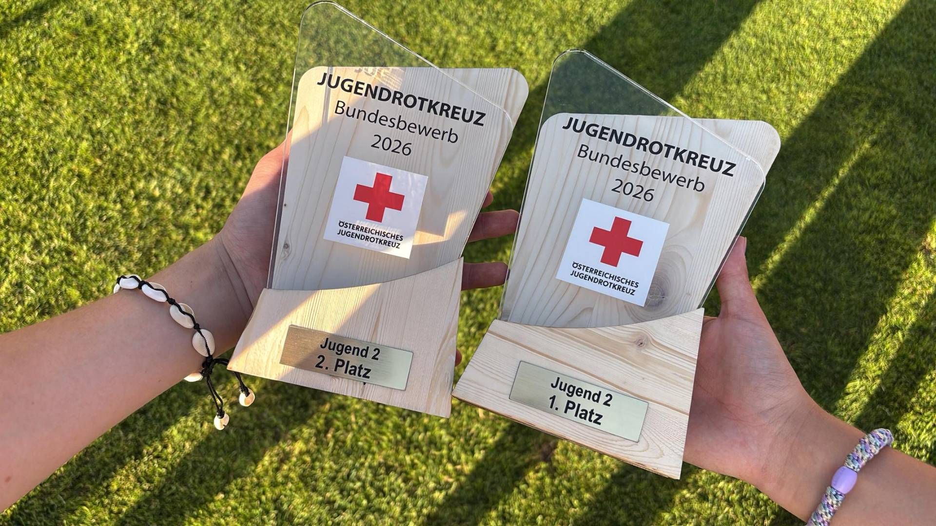 Gleich zwei der begehrten Pokale holt sich die Rotkreuz-Jugend aus Sillian beim Bundesbewerb. Foto: Klammer