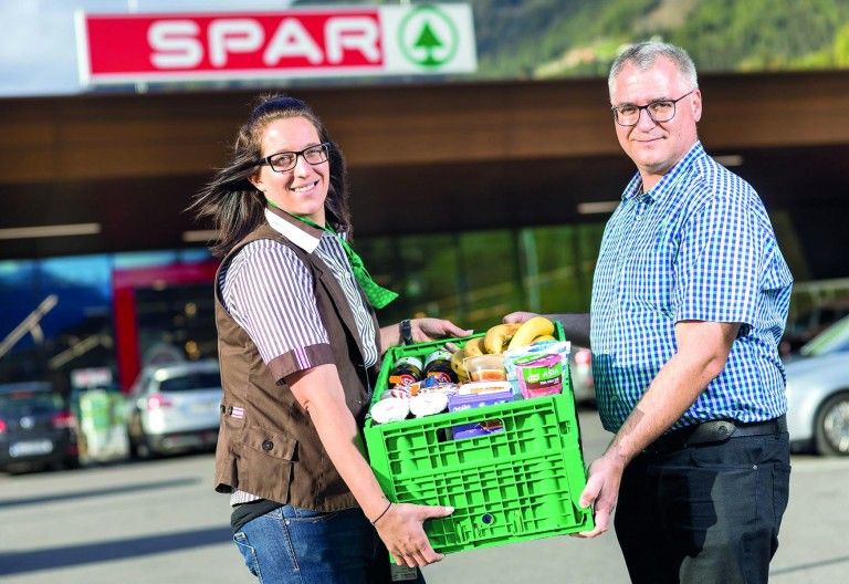 SPAR in Matrei spendet unverk&auml;ufliche Lebensmittel an &bdquo;Kraut und R&uuml;ben&ldquo;