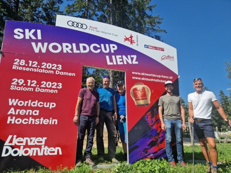 Vorbereitungen f&uuml;r Damen-Skirennen laufen