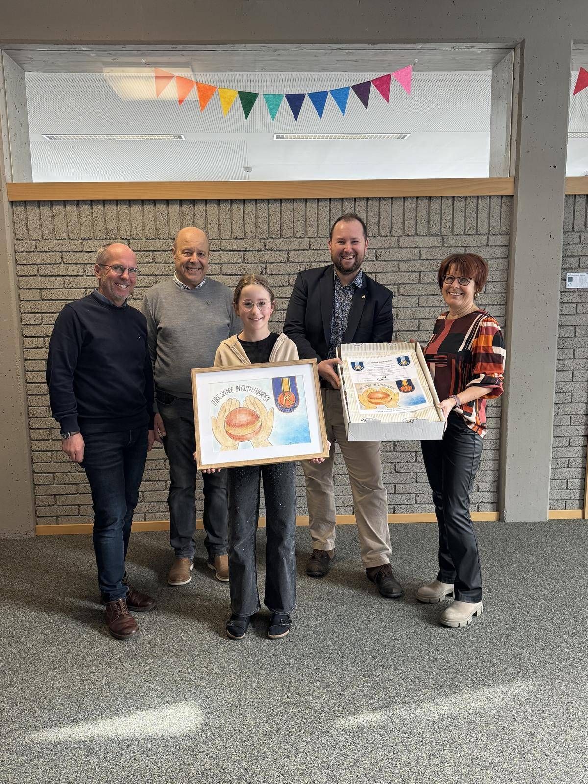 Die Gewinnerin Laura Ganner von der MS Sillian freut sich sehr &uuml;ber den ersten Preis.