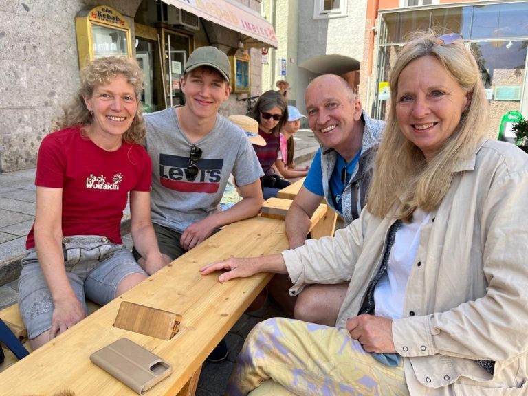 Olala 2023: Bank-Invasion zum Platznehmen und Reden