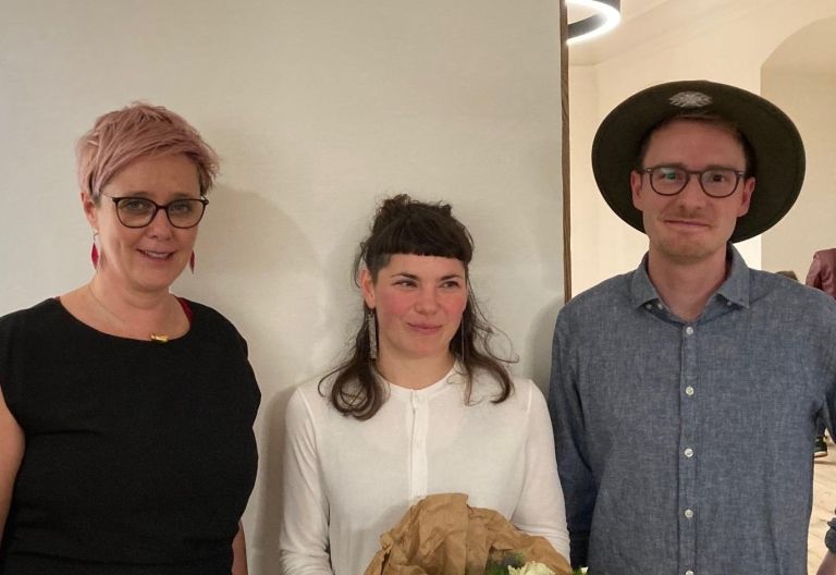 &bdquo;Drinnen-Drau&szlig;en&ldquo;: Kunstvielfalt im Anraser Pfleghaus