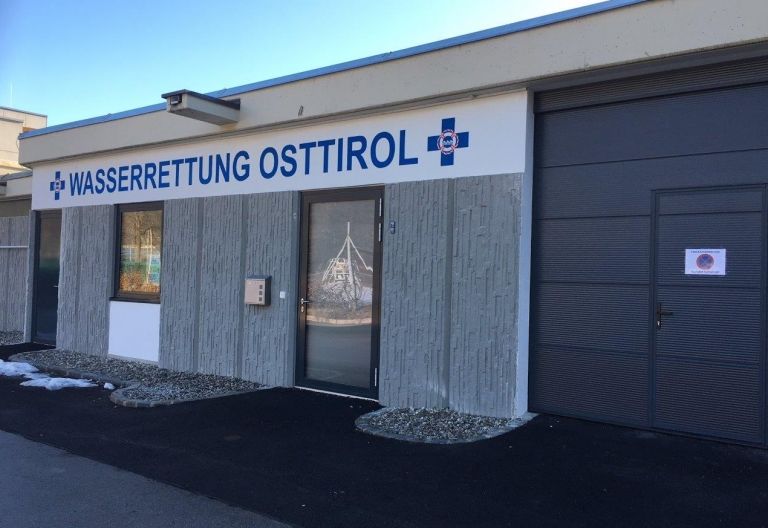 Die Wasserrettung Osttirol hat wieder ein Dach &uuml;ber dem Kopf