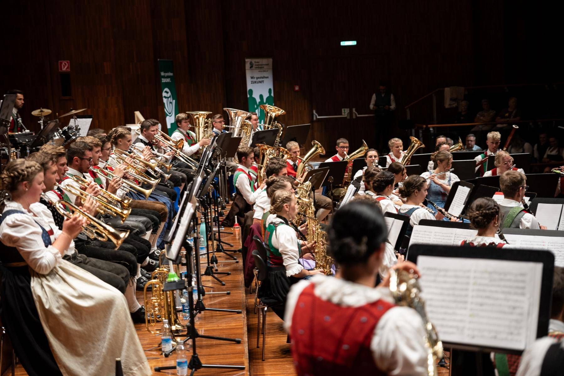 H&ouml;hepunkt war das gemeinsame Benefiz-Konzert mit MusikatInnen aus allen Bezirken. Foto: TJBLJ