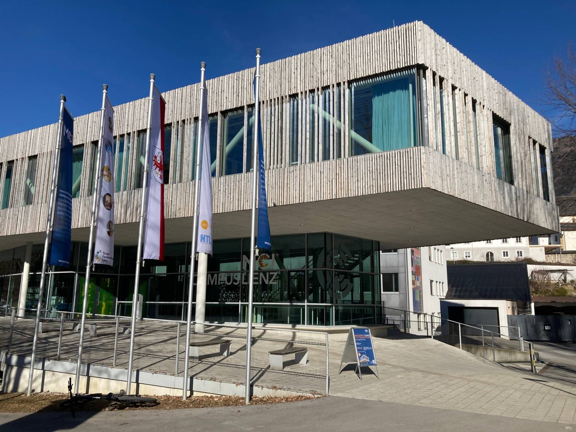 Das MCI-Logo wurde vor kurzem am Campus Technik Lienz angebracht. Foto: Stangl