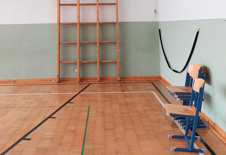 Schn&auml;ppchenmarkt f&uuml;r Schulm&ouml;bel in Lienz