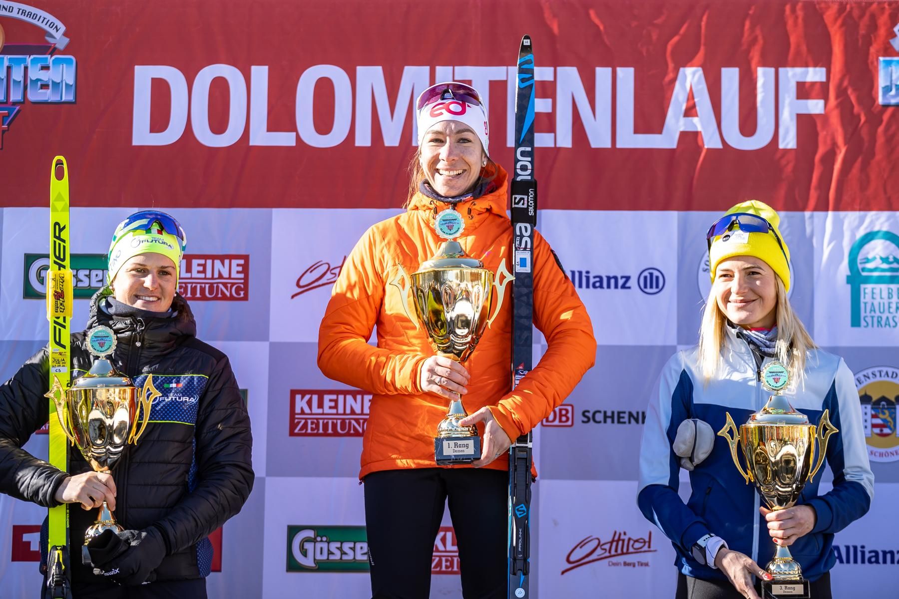 Damensiegerinnen 42km: 2. Platz Julia Kuen (ITA), 1. Platz Petra Hyncicova (CZE), 3. Platz Kristyna Cerna. Foto: Expa Pictures