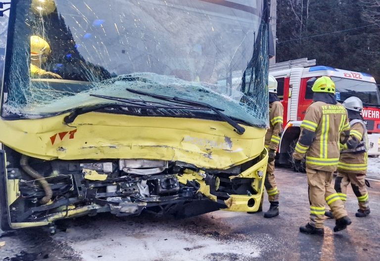 Assling: Mutter und zwei Kinder bei Verkehrsunfall get&ouml;tet