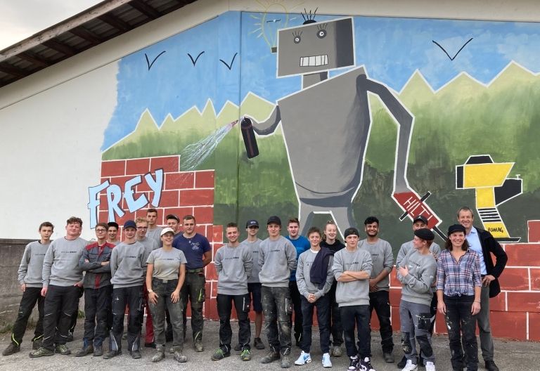 Lehrlinge schaffen &bdquo;Aussicht auf Farbe&ldquo;
