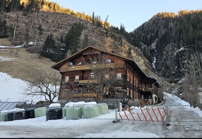 Steinschlag: Hof in Innervillgraten evakuiert