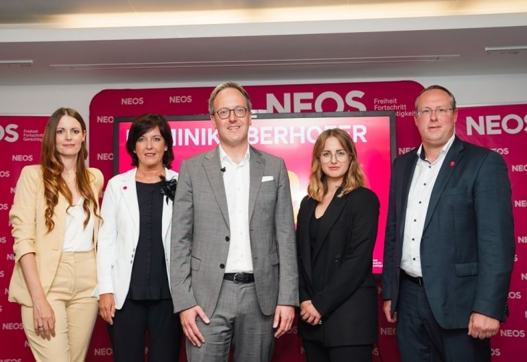 NEOS fixieren die vorderen Listenpl&auml;tze