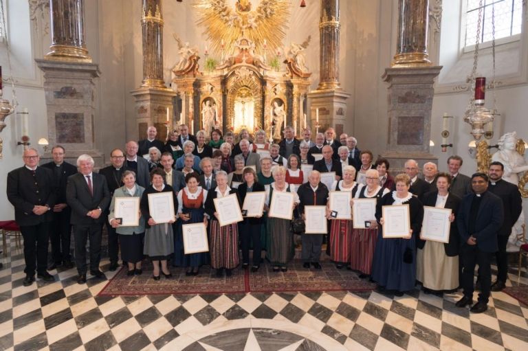 Di&ouml;zesane Ehrenzeichen f&uuml;r engagierte OsttirolerInnen