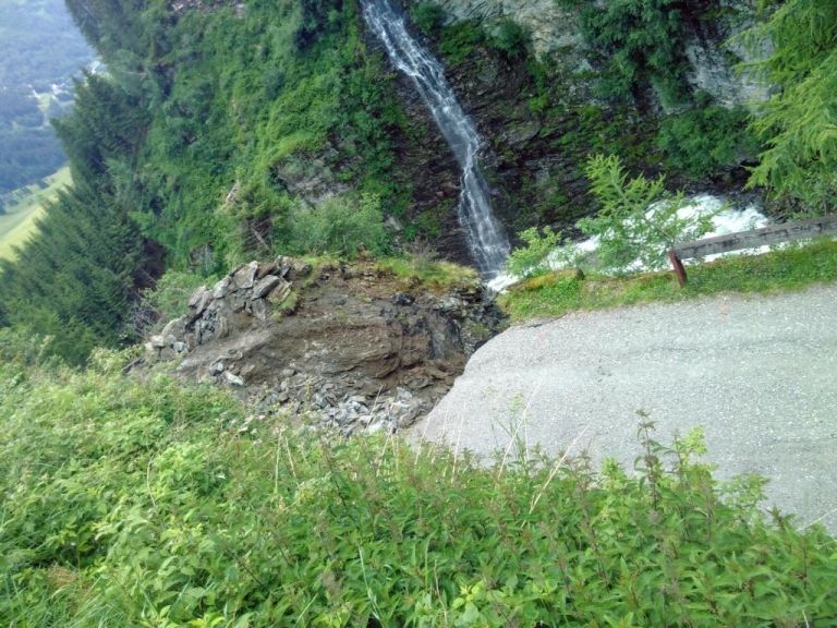 Innergschl&ouml;&szlig;: Notweg ist fertig, Abbruch wird saniert