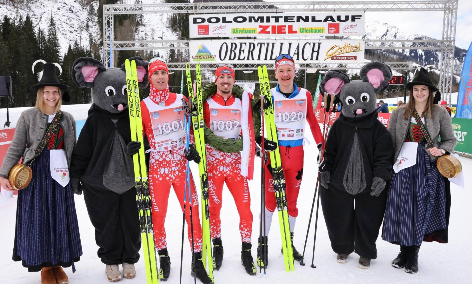 Das Herrenpodium &uuml;ber 42km: Francesco Ferrari (ITA), Lorenzo Busin (ITA), Veli Matti R&auml;s&auml;nen (FIN). Foto: Expa Pictures