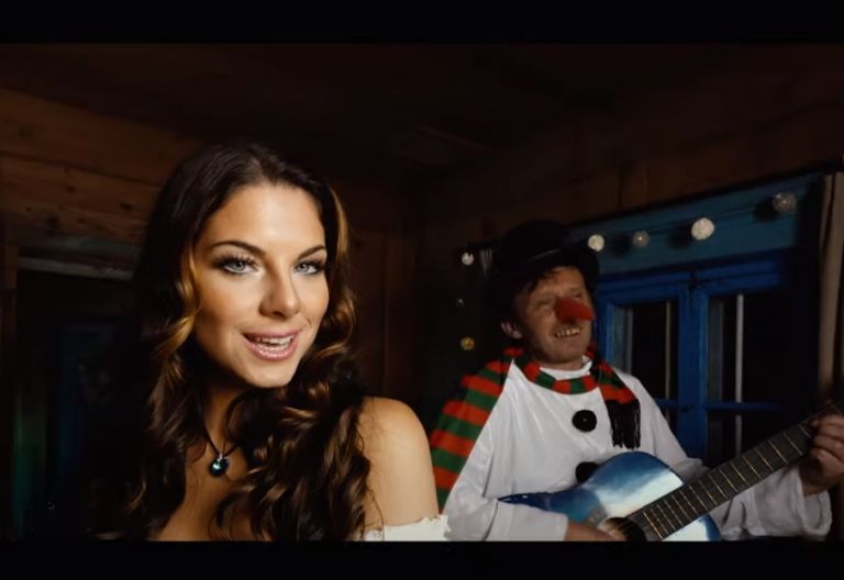 Sara K&ouml;ll w&uuml;nscht sich musikalisch "Wei&szlig;e Weihnachten"