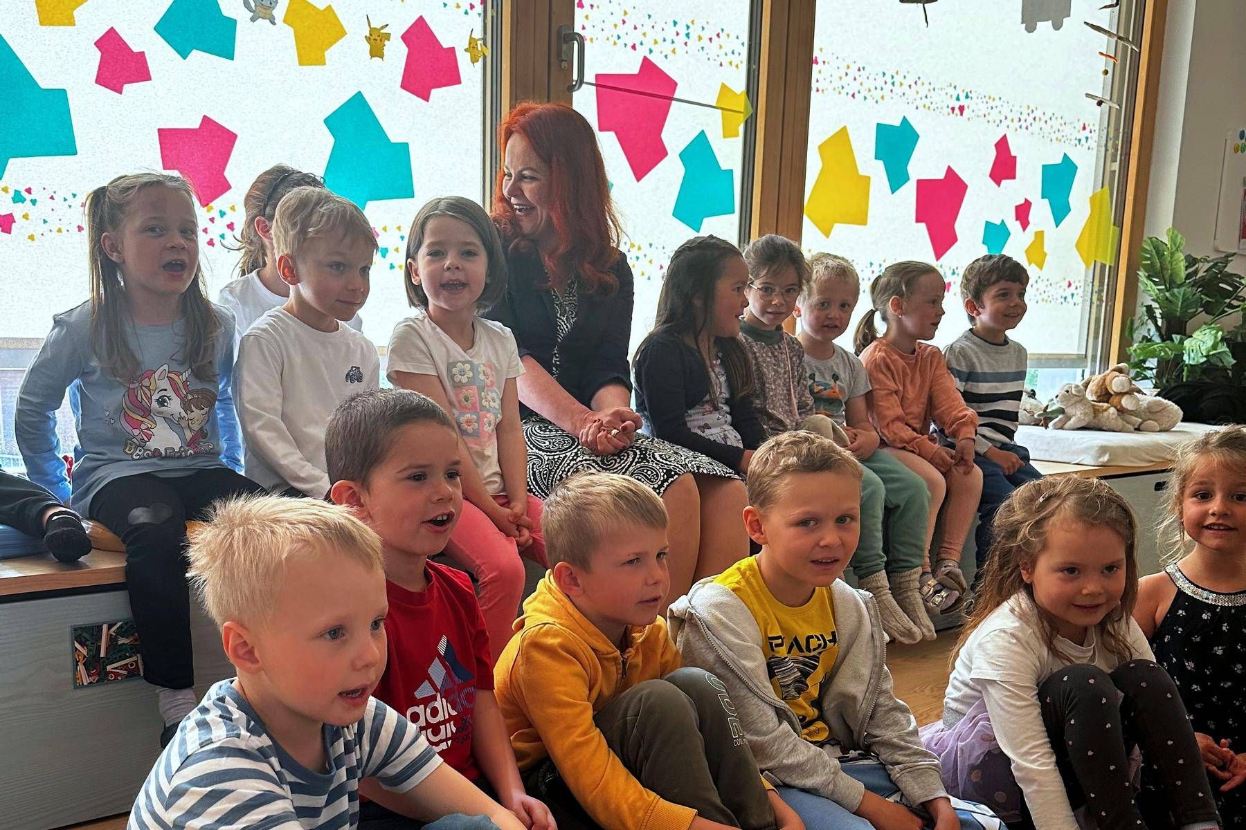 Im Zuge der Bezirksdialoge besuchte LRin Hagele auch den Kindergarten Debant. Foto: Land Tirol