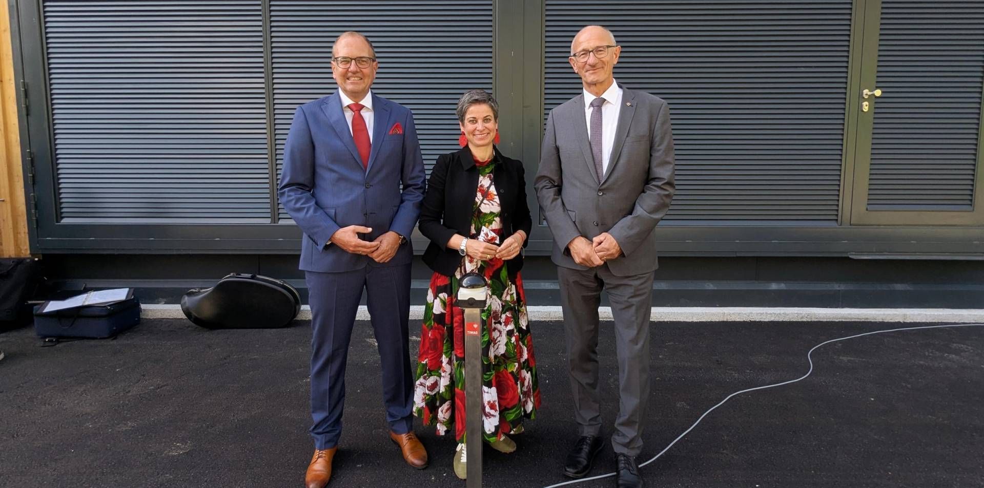 Tiwag-Vorstandsdirektor Alexander Speckle (l), Tiwag-Aufsichtsr&auml;tin Michaela Hysek-Unterweger und Landeshauptmann Anton Mattle Foto: Knorr